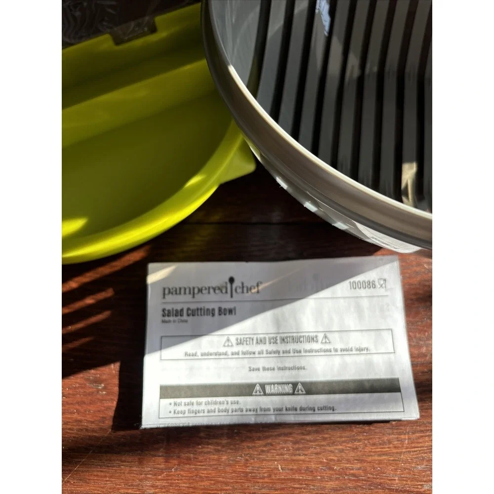 Pampered Chef Salad Cutting Bowl 100086 New in Box